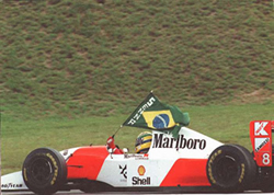 Ayrton Senna comemora vitória no GP Brasil de Fórmula 1 em Interlagos