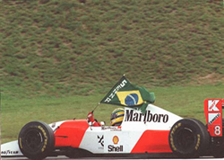 Ayrton Senna comemora vitória no GP Brasil de Fórmula 1 em Interlagos Ayrton Senna comemora vitória no GP Brasil de Fórmula 1 em Interlagos